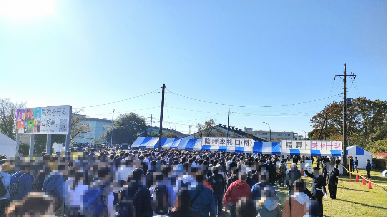 稲荷山公園駅 臨時開札口の混雑